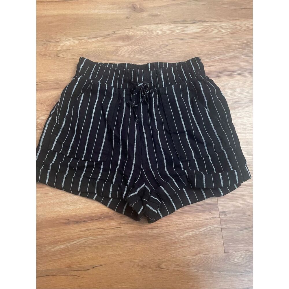 Forever 21 Womens Small Black and White Stripe Elastic High Waist Shorts